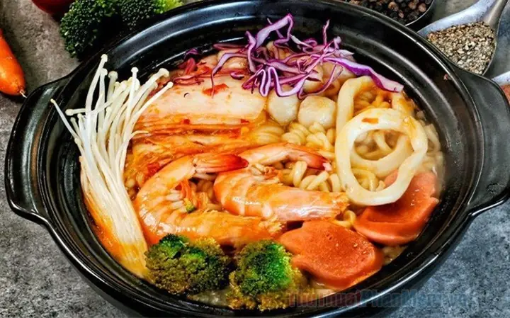 Hình Ảnh Mì Cay Hàn Quốc Đẹp Mắt: Nguồn Cảm Hứng Ẩm Thực Bùng Nổ Vị Giác 72 Hình Ảnh Mì Cay Hàn Quốc Đẹp Mắt: Nguồn Cảm Hứng Ẩm Thực Bùng Nổ Vị Giác