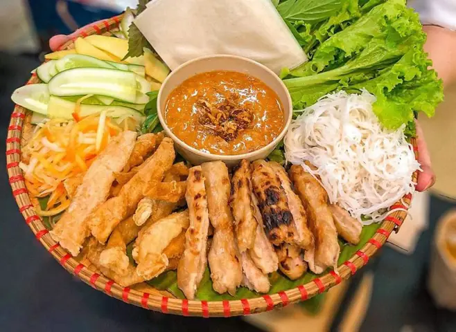Khám Phá Hình Ảnh Nem Nướng Nha Trang: Top Quán Ngon & Bí Quyết Thưởng Thức Chuẩn Vị