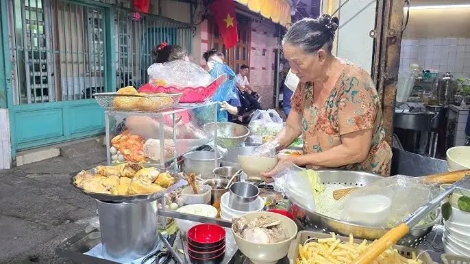 Hủ Tiếu Cô Hương Lý Chính Thắng: Khám Phá Quán Hủ Tiếu Lâu Đời Nổi Tiếng Sài Gòn