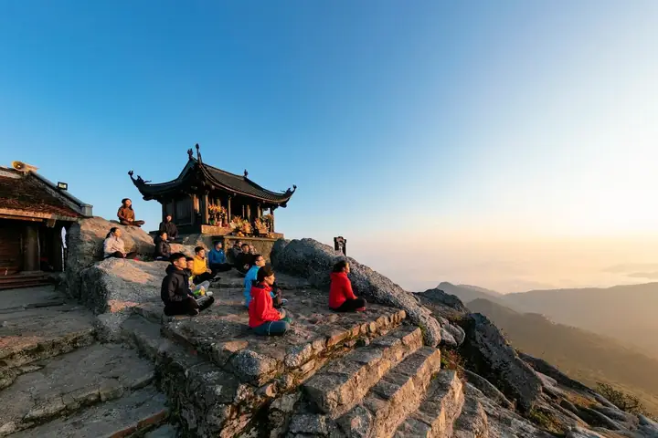 Hướng Dẫn Chi Tiết Đi Chùa Yên Tử: Lịch Trình, Kinh Nghiệm & Chi Phí 2026 89 Hướng Dẫn Chi Tiết Đi Chùa Yên Tử: Lịch Trình, Kinh Nghiệm & Chi Phí 2026