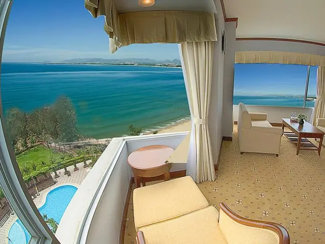 Khách Sạn Gần Biển Ninh Chữ: Chọn Chỗ Nghỉ Lý Tưởng Từ 3 Sao Đến Resort Cao Cấp