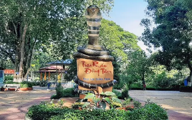 Trại Rắn Đồng Tâm: Khám Phá Điểm Du Lịch Sinh Thái Độc Đáo Ở Đồng Tháp & Tiền Giang Trại Rắn Đồng Tâm: Khám Phá Điểm Du Lịch Sinh Thái Độc Đáo Ở Đồng Tháp & Tiền Giang