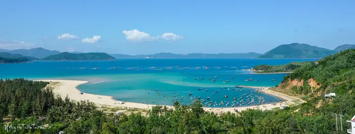 Khám Phá Vịnh Xuân Đài Phú Yên: Kinh Nghiệm Du Lịch Chi Tiết & Địa Điểm Hấp Dẫn Khám Phá Vịnh Xuân Đài Phú Yên: Kinh Nghiệm Du Lịch Chi Tiết & Địa Điểm Hấp Dẫn