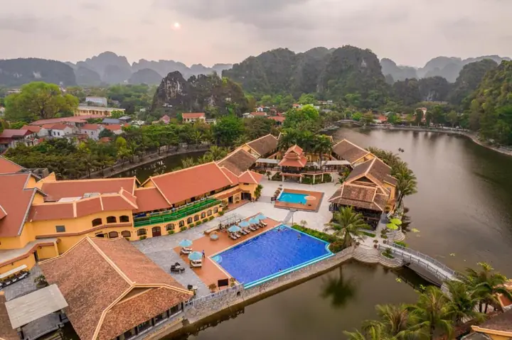 Emeralda Resort Ninh Bình: Trải Nghiệm Nghỉ Dưỡng Sinh Thái Ven Vân Long