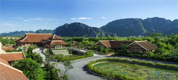 Emeralda Resort Ninh Bình: Trải Nghiệm Nghỉ Dưỡng Sinh Thái Ven Vân Long