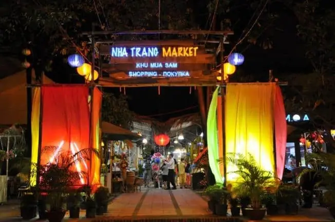 Khám Phá Phố Tây Nha Trang: Trải Nghiệm Độc Đáo Từ Văn Hóa Đến Ẩm Thực Đêm