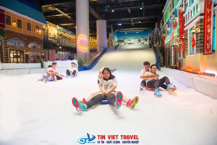 Nhà Tuyết Quận 2: Thông Tin Chi Tiết Về Khu Vui Chơi Trượt Tuyết Snow Town Sài Gòn Nhà Tuyết Quận 2: Thông Tin Chi Tiết Về Khu Vui Chơi Trượt Tuyết Snow Town Sài Gòn