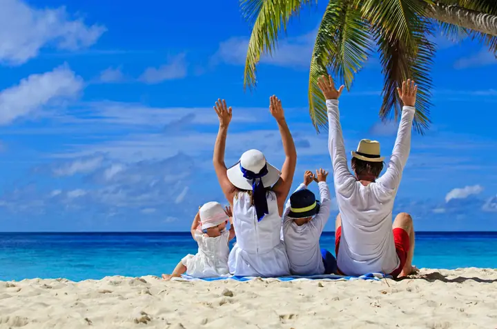 Kinh Nghiệm Du Lịch Biển Toàn Diện: Từ Chuẩn Bị Đến Trải Nghiệm An Toàn & Tiết Kiệm 33 Kinh Nghiệm Du Lịch Biển Toàn Diện: Từ Chuẩn Bị Đến Trải Nghiệm An Toàn & Tiết Kiệm