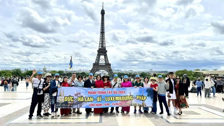 Kinh Nghiệm Du Lịch Châu Âu Theo Tour: Cẩm Nang Từ A-z Cho Hành Trình Trọn Vẹn Kinh Nghiệm Du Lịch Châu Âu Theo Tour: Cẩm Nang Từ A-z Cho Hành Trình Trọn Vẹn