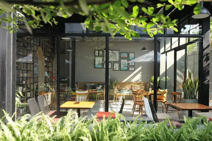 Lá Coffee & Tea Quận 6: Khám Phá Không Gian & Menu Hấp Dẫn