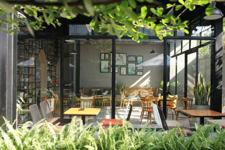 Lá Coffee & Tea Quận 6: Khám Phá Không Gian & Menu Hấp Dẫn