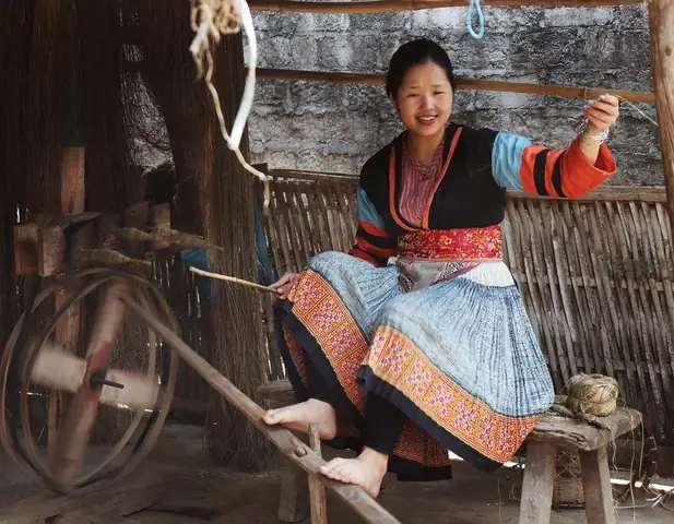 Làng Dệt Thổ Cẩm Lùng Tám Hà Giang: Khám Phá Nét Văn Hóa Độc Đáo Từ Cao Nguyên Đá