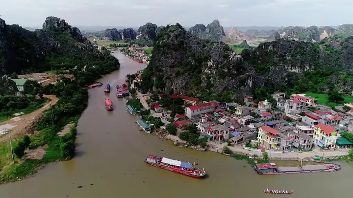 Khám Phá Làng Nổi Kênh Gà Ninh Bình: Điểm Đến Yên Bình & Suối Khoáng Nóng Thư Giãn