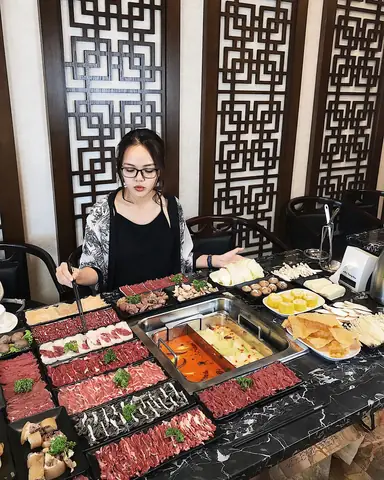 Lẩu Bò Trung Hoa Yên Phụ: Review Chi Tiết Từ Địa Chỉ, Menu Đến Trải Nghiệm Độc Đáo