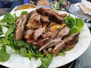Lẩu Dê 3 Con Dê Đường 3 Tháng 2: Địa Chỉ, Menu Và Kinh Nghiệm Khám Phá