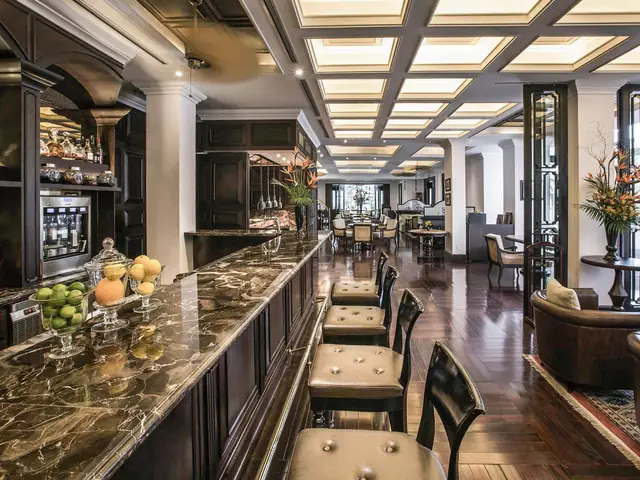 Le Club Bar Sofitel Metropole Hanoi: Khám Phá Không Gian Sang Trọng Và Trải Nghiệm Độc Đáo Le Club Bar Sofitel Metropole Hanoi: Khám Phá Không Gian Sang Trọng Và Trải Nghiệm Độc Đáo