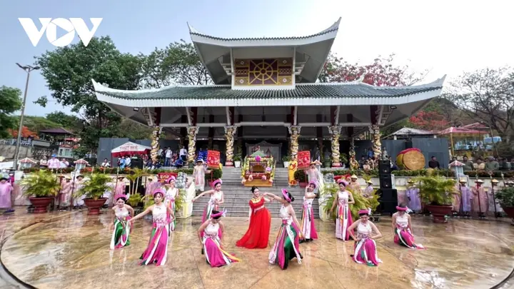 Lễ Rước Bà Chúa Xứ Núi Sam: Khám Phá Lễ Hội Tín Ngưỡng Lớn Nhất An Giang 47 Lễ Rước Bà Chúa Xứ Núi Sam: Khám Phá Lễ Hội Tín Ngưỡng Lớn Nhất An Giang