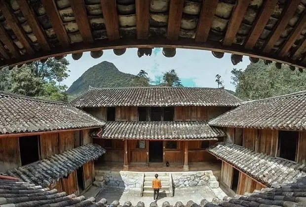Lịch Sử Dinh Thự Nhà Vương: Hành Trình Vua Mèo Và Kiến Trúc Độc Đáo Vùng Cao Nguyên Đá