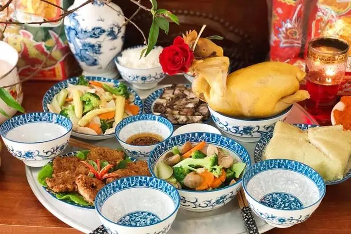 Mâm Cơm Cúng Chiều 30 Tết: Ý Nghĩa, Món Ăn Chuẩn Truyền Thống & Gợi Ý Sắp Xếp