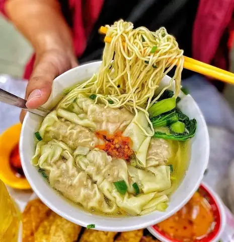Mì Sủi Cảo Hà Tôn Quyền: Thiên Đường Ẩm Thực Người Hoa Ngon Nức Tiếng Sài Gòn Mì Sủi Cảo Hà Tôn Quyền: Thiên Đường Ẩm Thực Người Hoa Ngon Nức Tiếng Sài Gòn