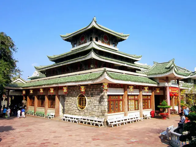 Miếu Bà Chúa Xứ Núi Sam: Lịch Sử, Truyền Thuyết, Lễ Hội & Kinh Nghiệm Hành Hương Chi Tiết Miếu Bà Chúa Xứ Núi Sam: Lịch Sử, Truyền Thuyết, Lễ Hội & Kinh Nghiệm Hành Hương Chi Tiết