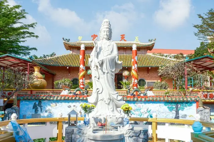 Miếu Bà Ngũ Bang Vũng Tàu: Khám Phá Kiến Trúc, Lịch Sử Và Trải Nghiệm Tâm Linh