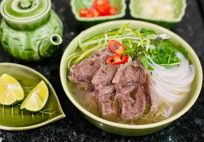 Khám Phá Ẩm Thực Hà Nội: Top Món Ngon Đặc Trưng Nhất Định Phải Thử Khám Phá Ẩm Thực Hà Nội: Top Món Ngon Đặc Trưng Nhất Định Phải Thử