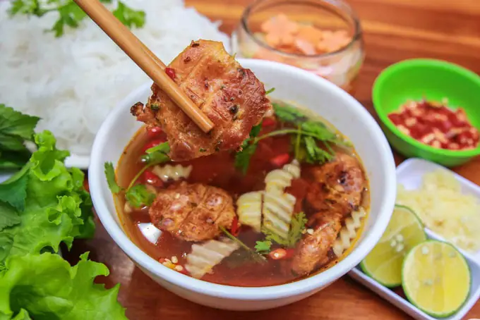 Khám Phá Ẩm Thực Hà Nội: Top Món Ngon Đặc Trưng Nhất Định Phải Thử Khám Phá Ẩm Thực Hà Nội: Top Món Ngon Đặc Trưng Nhất Định Phải Thử
