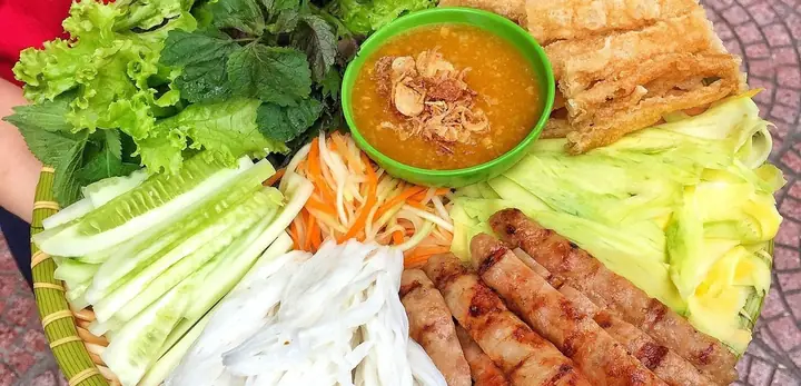 Top Quán Nem Nướng Nha Trang Ngon Nhất Quận Long Biên: Review & Địa Chỉ Chi Tiết