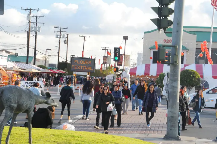 Cuộc Sống Người Việt Tại Quận Cam, California: Từ Little Saigon Đến Thực Tế Cộng Đồng Cuộc Sống Người Việt Tại Quận Cam, California: Từ Little Saigon Đến Thực Tế Cộng Đồng
