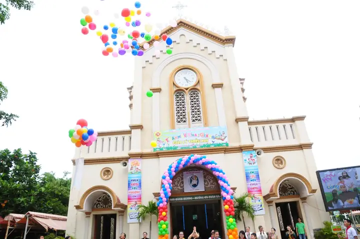 Nhà Thờ Chí Hòa: Lịch Sử, Giờ Lễ Và Kiến Trúc Độc Đáo Tại Sài Gòn 15 Nhà Thờ Chí Hòa: Lịch Sử, Giờ Lễ Và Kiến Trúc Độc Đáo Tại Sài Gòn