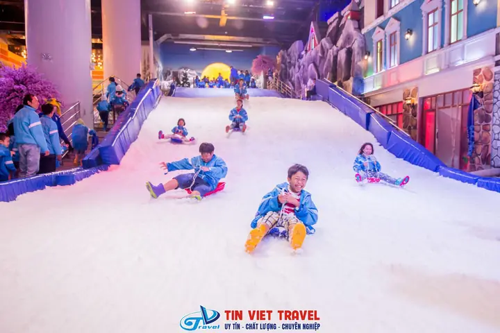 Khám Phá Thế Giới Tuyết Tại Aeon Mall Tân Phú: Thông Tin Chi Tiết & Trải Nghiệm