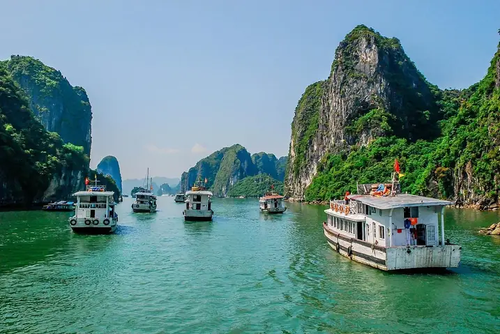 Top 10+ Địa Điểm Du Lịch Hạ Long Hấp Dẫn Nhất: Khám Phá Vẻ Đẹp Thiên Nhiên & Hoạt Động Vui Chơi 49 Top 10+ Địa Điểm Du Lịch Hạ Long Hấp Dẫn Nhất: Khám Phá Vẻ Đẹp Thiên Nhiên & Hoạt Động Vui Chơi