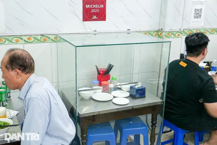 Obama Ăn Bún Chả Ở Đâu Tại Hà Nội? Khám Phá Quán Hương Liên Danh Tiếng