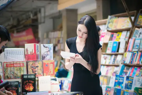 Khám Phá 4 Phố Sách Hà Nội Nổi Tiếng: Địa Điểm Lý Tưởng Cho Tín Đồ Sách & "sống Ảo"