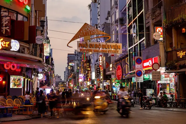 Phố Bùi Viện Ở Đâu? Khám Phá Vị Trí, Giờ Mở Cửa & Kinh Nghiệm Du Lịch Hấp Dẫn Tại Sài Gòn