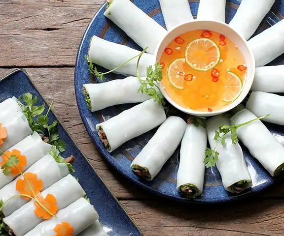 Phở Cuốn Ngũ Xã Hồ Tây: Khám Phá Quán Ngon Hà Nội Chuẩn Vị Phở Cuốn Ngũ Xã Hồ Tây: Khám Phá Quán Ngon Hà Nội Chuẩn Vị