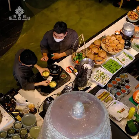 Top Quán Ăn Ngon Nhất Phố Lý Thường Kiệt: Khám Phá Ẩm Thực Hà Nội