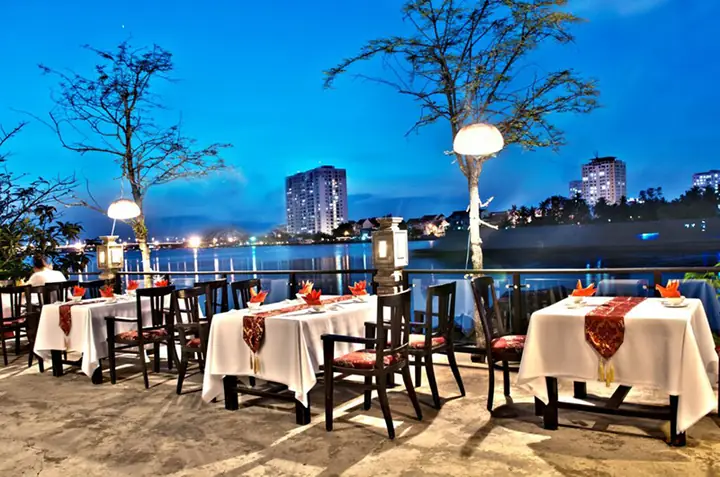 Top 10 Quán Ăn View Sông Sài Gòn: Khám Phá Địa Điểm Hẹn Hò, Tiệc Tùng Lý Tưởng