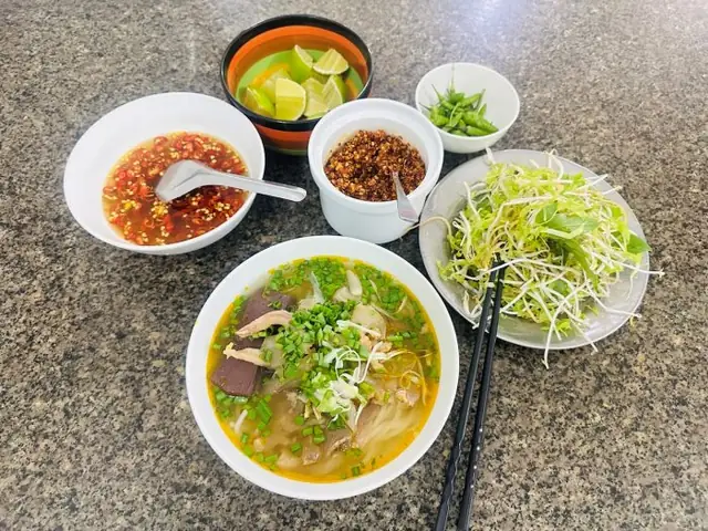 Top 15 Quán Bún Bò Ngon Nức Tiếng Nha Trang Chuẩn Vị Huế, Giá Bình Dân