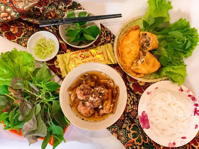 Quán Bún Chả Ngon Sài Gòn: Tổng Hợp Địa Điểm Chuẩn Vị Hà Nội & Mẹo Chọn Quán