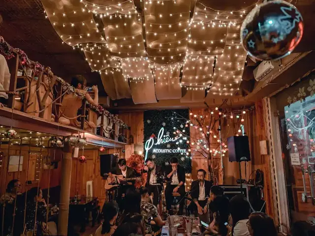 Top Quán Cafe Acoustic Quận 10: Khám Phá Không Gian Âm Nhạc Chill & Lãng Mạn Top Quán Cafe Acoustic Quận 10: Khám Phá Không Gian Âm Nhạc Chill & Lãng Mạn