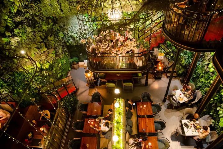 Top Quán Cafe Đẹp Nhất Sài Gòn: Khám Phá Ngay Không Gian Sống Ảo Triệu Like