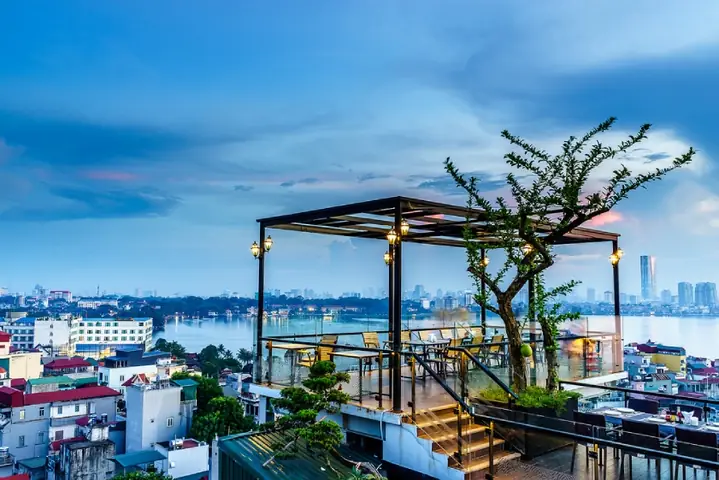 Quán Cà Phê Đẹp Hồ Tây: Top Địa Điểm View Xịn Sò, Thoáng Đãng Cho Dân Sành Điệu Quán Cà Phê Đẹp Hồ Tây: Top Địa Điểm View Xịn Sò, Thoáng Đãng Cho Dân Sành Điệu
