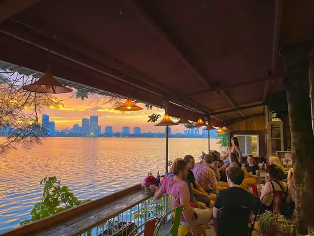 Quán Cà Phê Đẹp Hồ Tây: Top Địa Điểm View Xịn Sò, Thoáng Đãng Cho Dân Sành Điệu Quán Cà Phê Đẹp Hồ Tây: Top Địa Điểm View Xịn Sò, Thoáng Đãng Cho Dân Sành Điệu