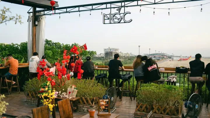 Top Quán Cà Phê Ngắm Máy Bay Đẹp Nhất Sài Gòn & Đà Nẵng: Trải Nghiệm Độc Đáo