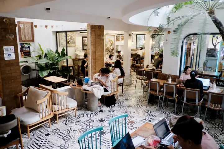 Top Quán Cà Phê Quận 7: Review Chi Tiết View Đẹp, Yên Tĩnh, Check-in & Mở Cửa 24/7 Top Quán Cà Phê Quận 7: Review Chi Tiết View Đẹp, Yên Tĩnh, Check-in & Mở Cửa 24/7