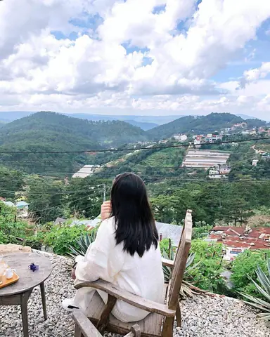 Top Quán Cafe Sống Ảo Đà Lạt: View Đẹp, Góc Chill & Kinh Nghiệm Check-in Top Quán Cafe Sống Ảo Đà Lạt: View Đẹp, Góc Chill & Kinh Nghiệm Check-in