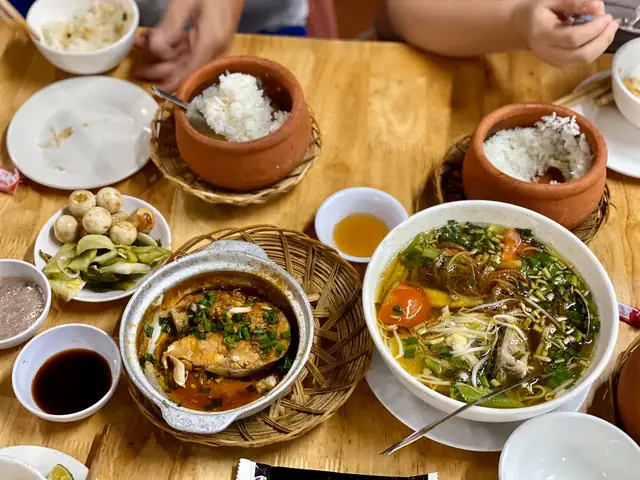 Cơm Niêu Hoa Sữa Bà Rịa: Địa Điểm Ăn Ngon, Thực Đơn & Kinh Nghiệm