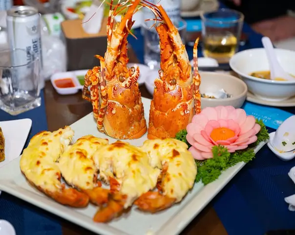 Top Quán Hải Sản Ngon Ở Hạ Long: Trải Nghiệm Ẩm Thực Biển Hấp Dẫn 75 Top Quán Hải Sản Ngon Ở Hạ Long: Trải Nghiệm Ẩm Thực Biển Hấp Dẫn